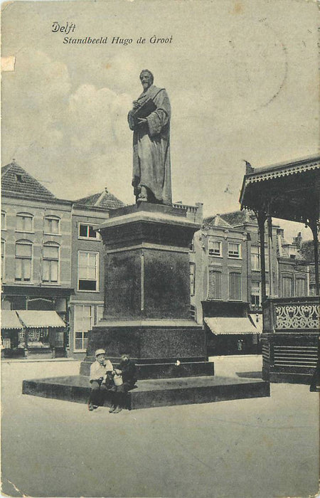 Delft Standbeeld Hugo de Groot