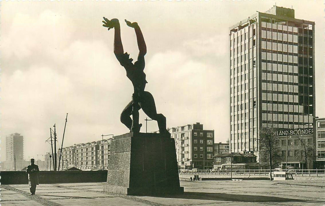 Rotterdam Gezicht op Schiedamschedijk en monument Zadkine