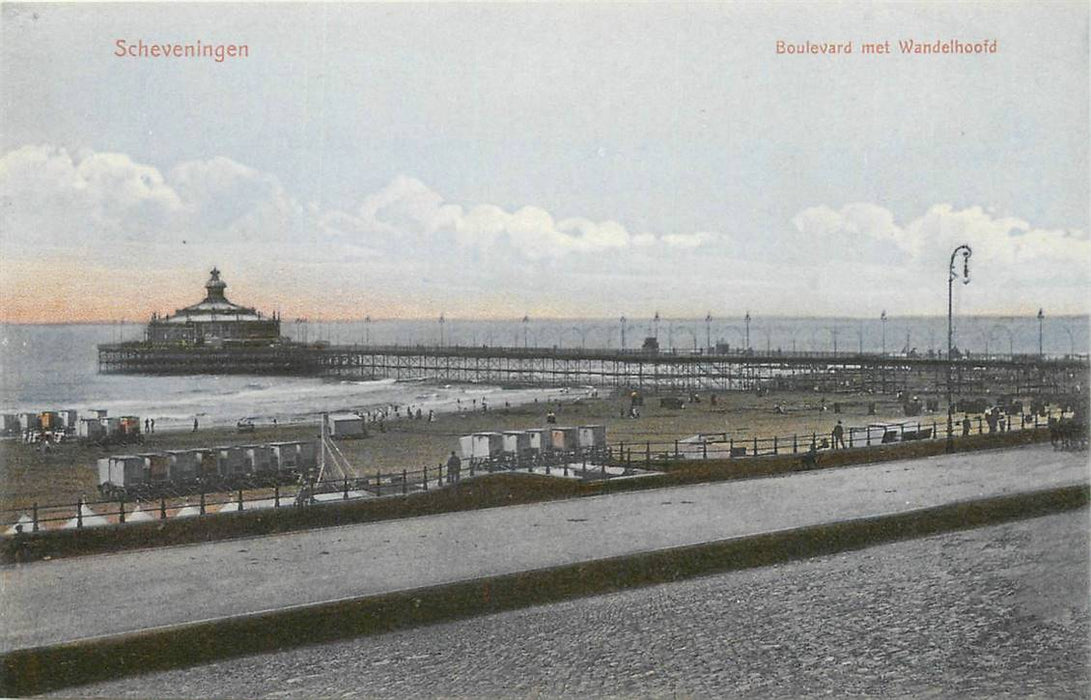 Scheveningen Boulevard met Wandelhoofd