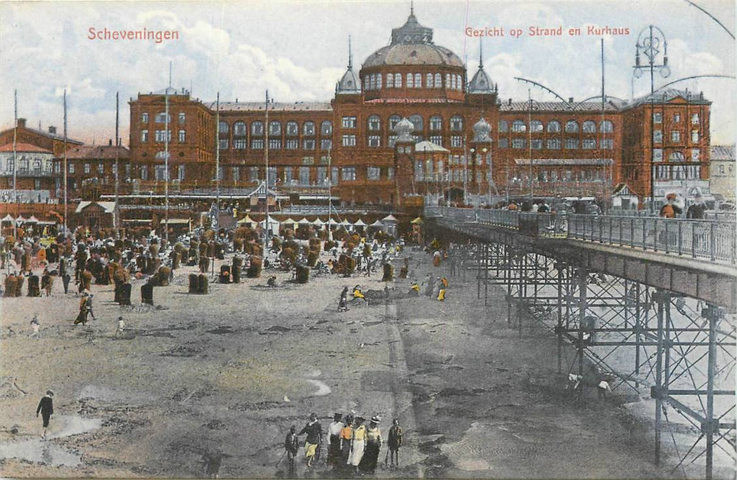 Scheveningen Gezicht op Strand en Kurhaus