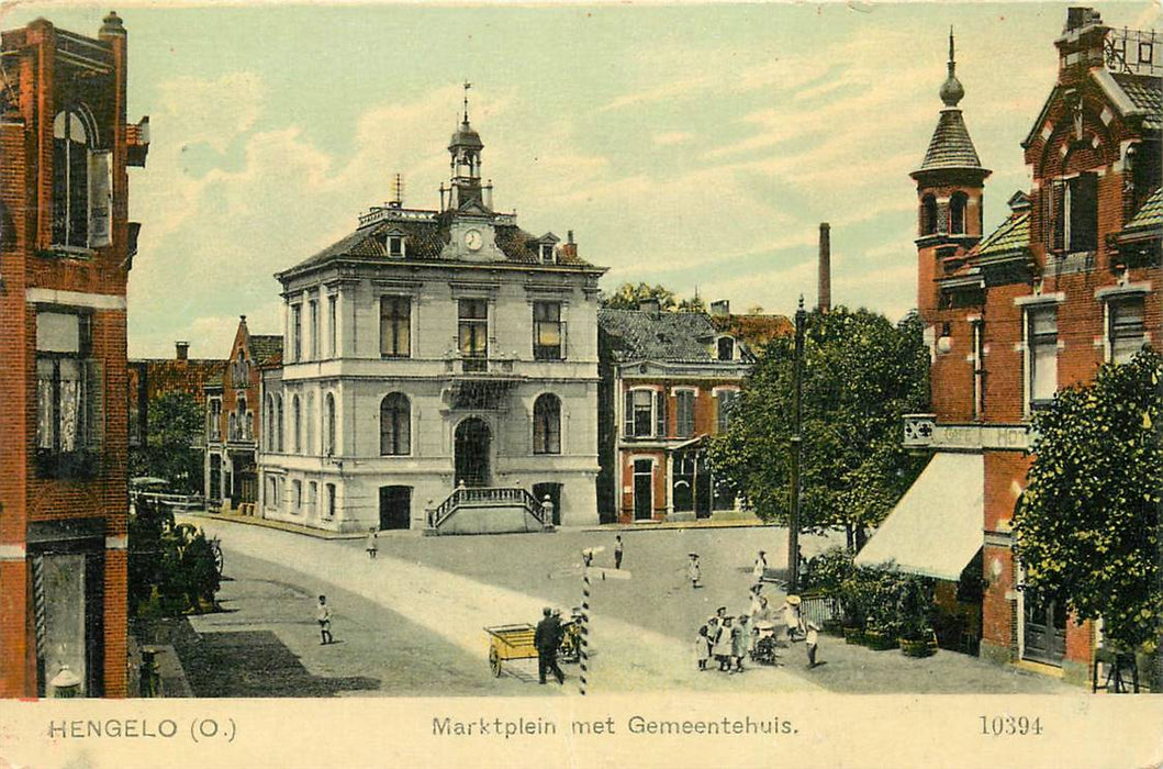 Hengelo Marktplein met Gemeentehuis