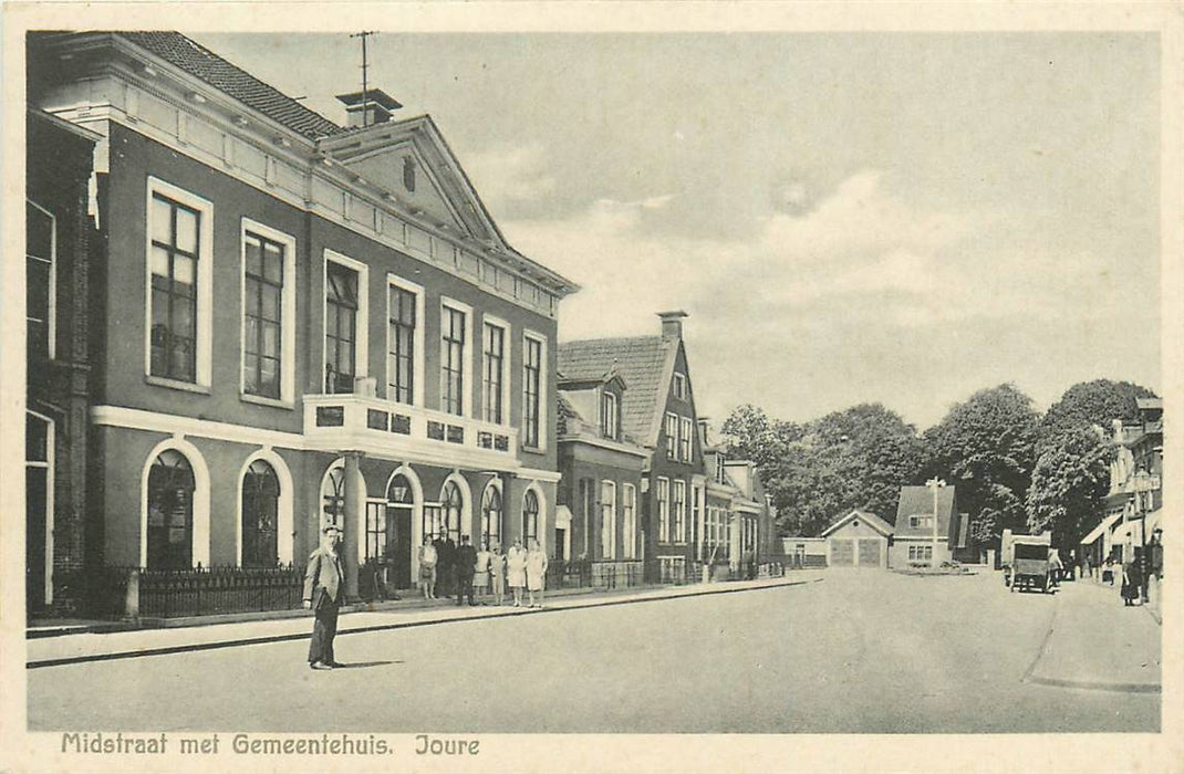 Joure Midstraat met Gemeentehuis