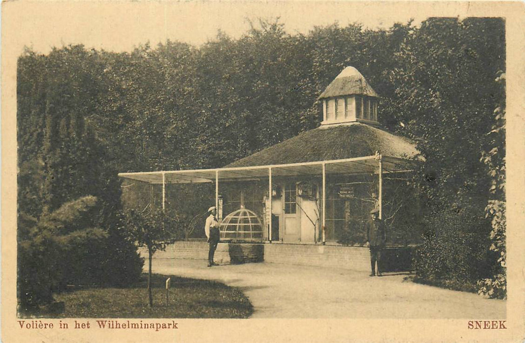 Sneek Voliere in het Wilhelminapark