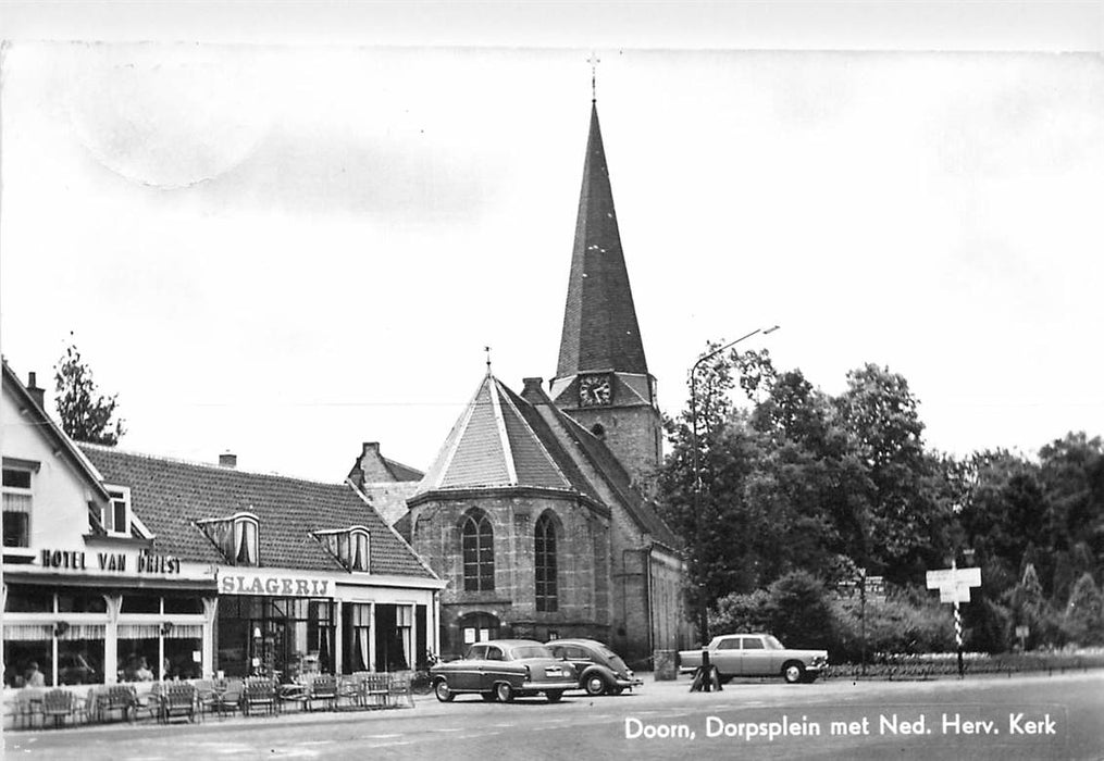 Doorn Dorpsplein met Kerk