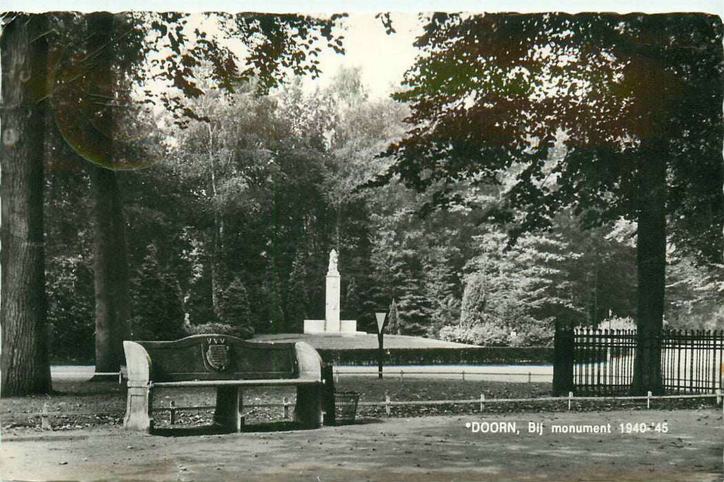 Doorn Bij monument 1940-45