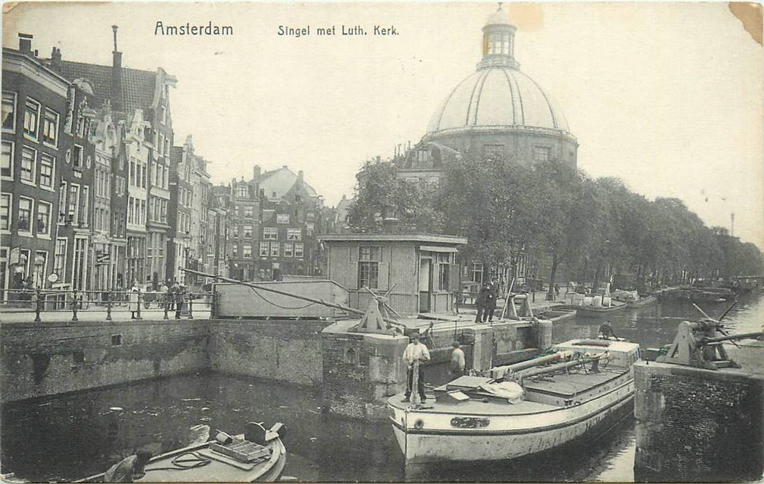 Amsterdam Singel met Luth Kerk