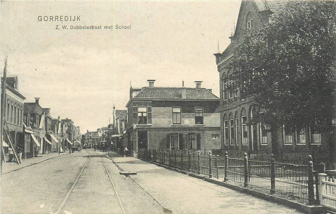 Gorredijk Z W Dubbelestraat met School