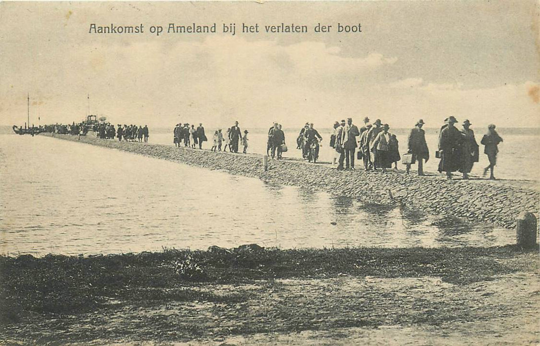 Ameland  Aankomst bij het verlaten der Boot