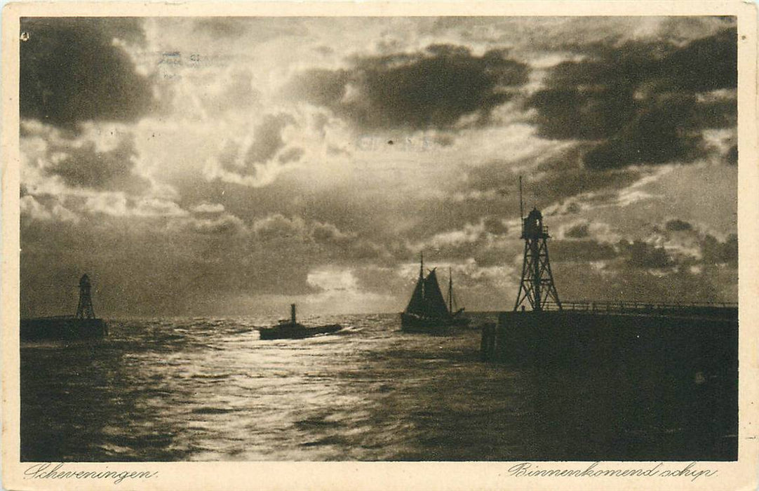 Scheveningen Binnenkomend Schip