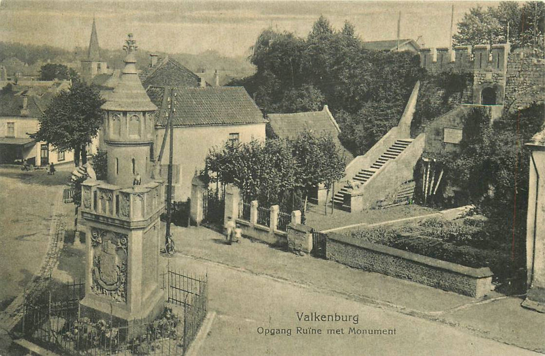 Valkenburg Opgang Ruine met Monument