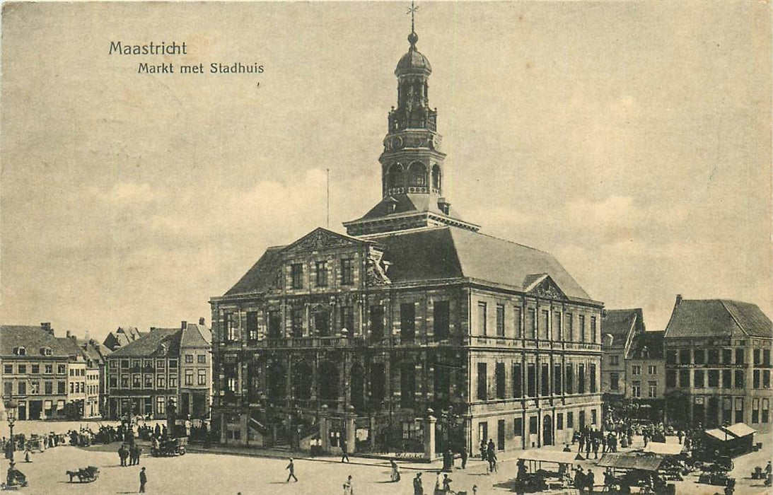 Maastricht  Markt met Stadhuis