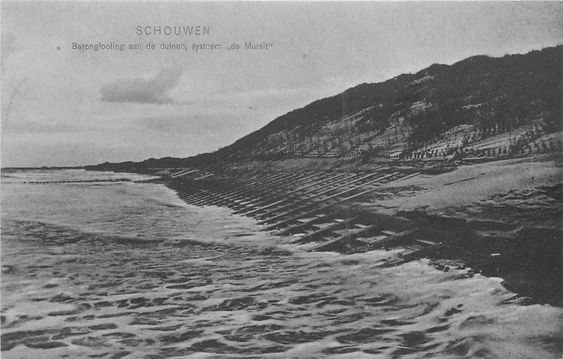 Schouwen Betonglooiing aan de duinen