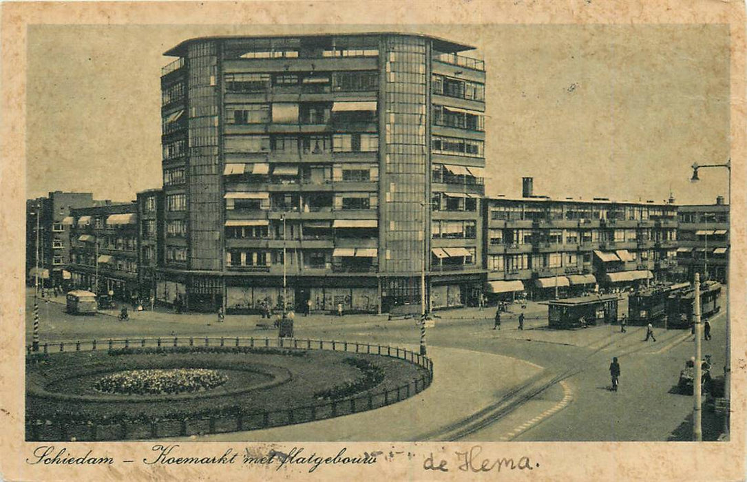 Schiedam Koemarkt met Flatgebouw