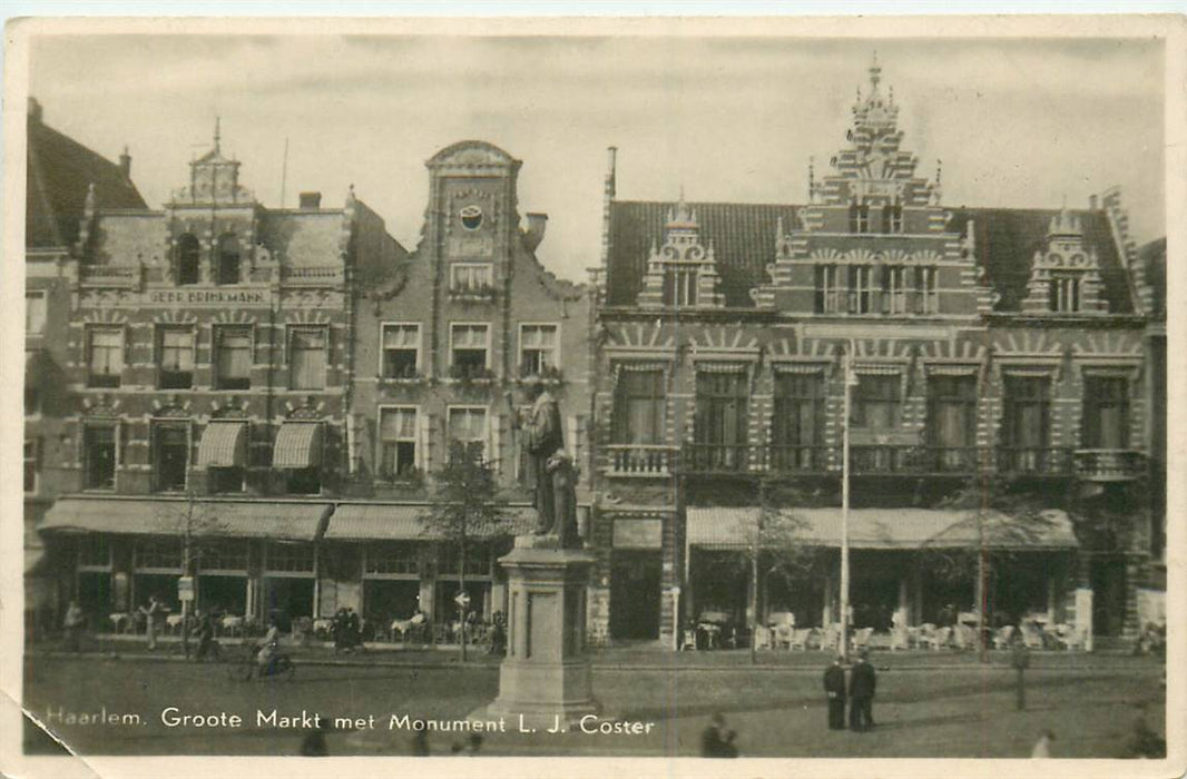 Haarlem Groote Markt met Monument LJ Coster