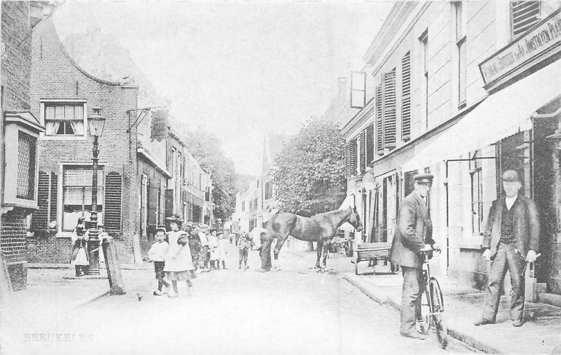 Breukelen Straat met hoefsmid paard en kinderen