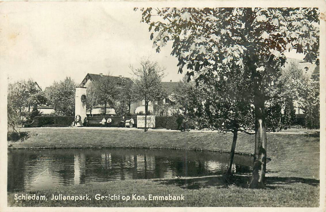 Schiedam Julianapark Gezicht op Kon. Emmabank