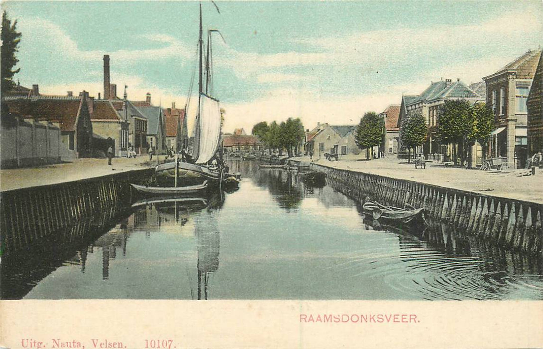 Raamsdonksveer Kanaal met boten