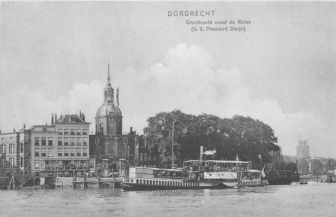 Dordrecht Groothoofd vanaf de Rivier