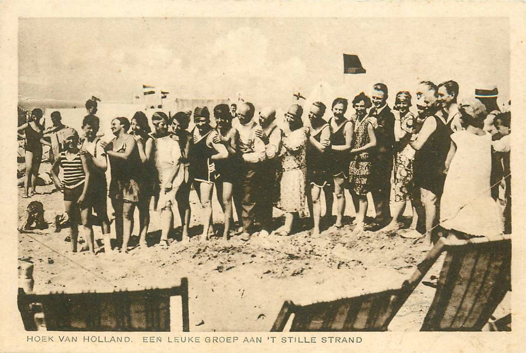 Hoek van Holland Een leuke groep aan 't stille strand